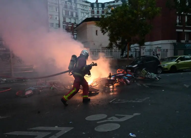 Miles de aficionados del PSG salieron a las calles de París y otras ciudades francesas para celebrar la conquista de la Liga de Campeones. FOTO: AFP.
