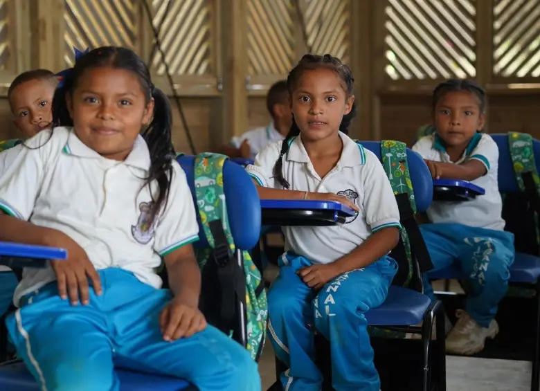 En un convenio entre la Gobernación de Antioquia y EPM se entregarán cinco escuelas para la población indígena en Urabá. FOTO: CORTESÍA GOBERNACIÓN