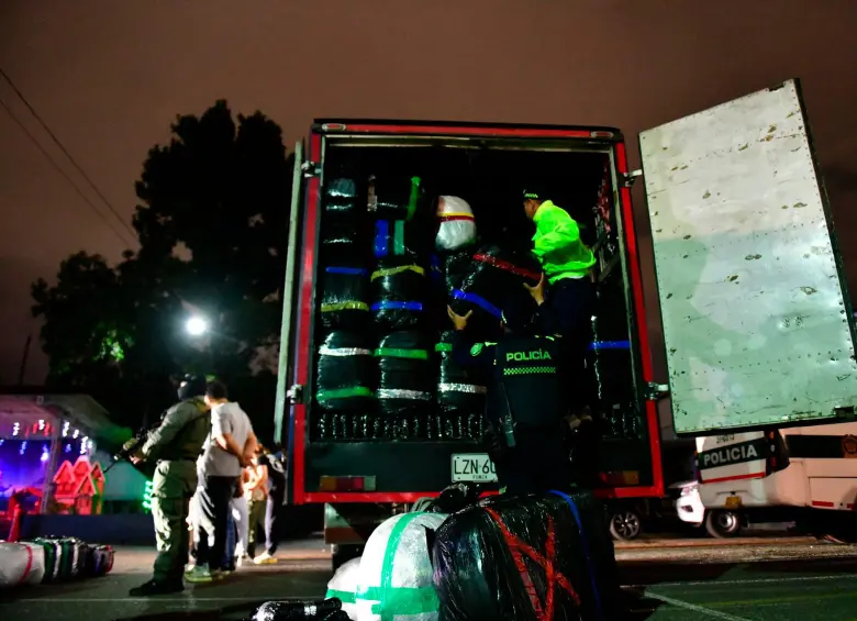 El camión confiscado había sido reportado como robado. Recorrió una ruta entre Corinto, Cauca, y Girardota. FOTO: CORTESÍA POLICÍA NACIONAL