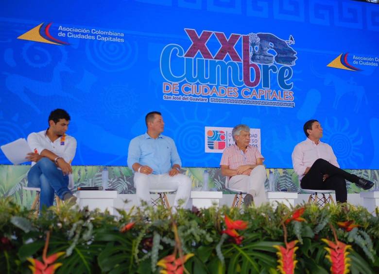  En la XXI Cumbre de Asocapitales que se cumplió en San José del Guaviare, los alcaldes de las ciudades capitales hablaron sobre el plan nacional de desarrollo, evento al que asistió el director de Planeación Nacional, Jorge Iván González. (Colprensa-DNP).