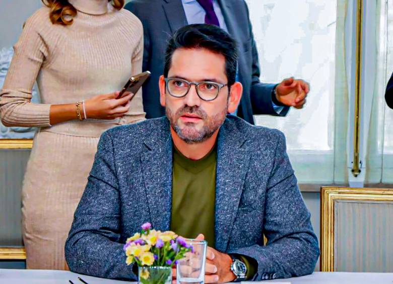 Gobierno Petro investiga al opositor exgobernadorJuan Zuluaga, ¿casualidad?