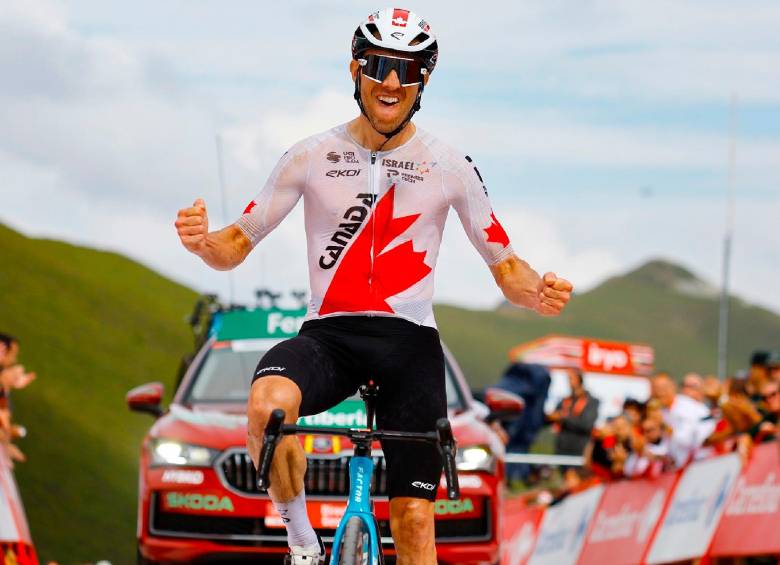 Michael Woods logró su triunfo 16 como profesional. Logró para su equipo la segunda victoria en cinco años en Vuelta a España, tras la lograda por el irlandés Daniel Martín en 2020. FOTO X-VUELTA
