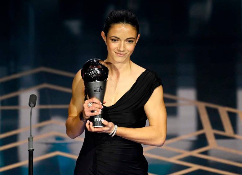 La jugadora española Aitana Bonmatí, quien milita en el Barcelona FC y la selección de España repitió como ganadora de The Best. FOTO GETTY 
