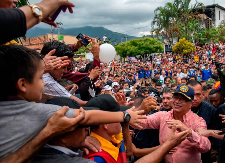 El presidente Petro estuvo este viernes en El Tarra donde fue recibido por una multitud. FOTO: CORTESÍA