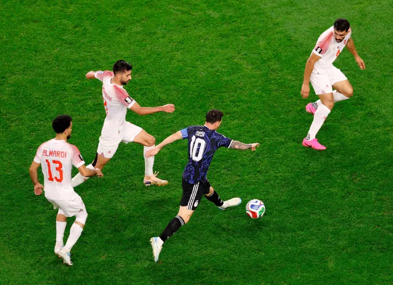 Lionel Messi es el primer jugador en la historia en convertir gol en siete partidos seguidos en la historia del Mundial. FOTO: X-SELECCIÓN ARGENTINA