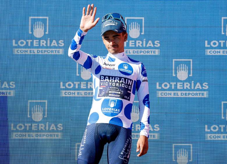 Buitrago celebra su buen momento en la Vuelta a España, donde lidera la clasificación de la montaña con 29 puntos. FOTO @BHRVictorious