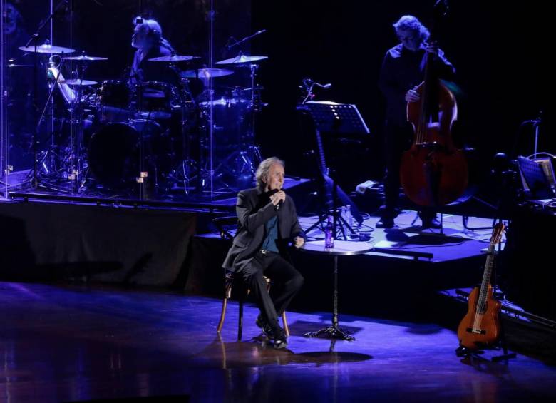 Fue un concierto en el que Serrat cantó como siempre, pero además habló mucho para deleite de los asistentes. Foto Carlos Velásquez.