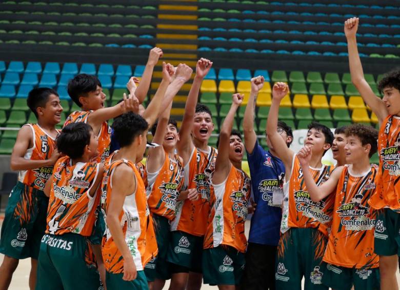 Pibas y Cocodrilos celebraron sus títulos en el Babybaloncesto en el Iván de Bedout