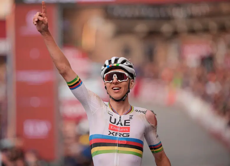 Tadej Pogacar se impuso en Siena (Italia) con un tiempo de 5:13:58. FOTO: Tomada de X @StradeBianche