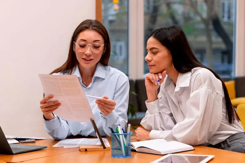 Un buen líder sabe cuándo y cómo dar feedback para generar impacto positivo en su equipo. FOTO: GETTY