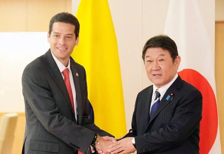 El ministro de Comercio, Industria y Turismo de Colombia, Mauricio Gómez Amín, se reunió en Tokio con el canciller japonés Toshimitsu Motegi para acordar la reactivación de las conversaciones sobre un Acuerdo de Asociación Económica. FOTO: Ministerio de Comercio, Industria y Turismo. 