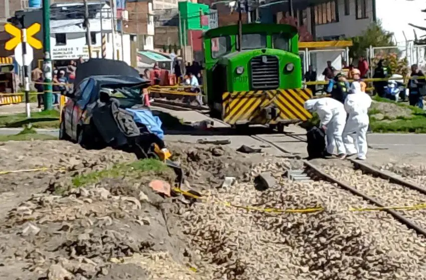 Organismos de socorro y autoridades atendieron la emergencia tras el accidente ferroviario ocurrido en un sector urbano de Duitama. FOTO tomada de redes sociales
