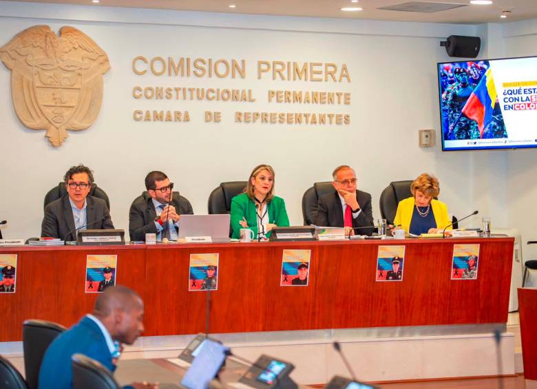 El ministro de Defensa, Iván Velásquez, asistió este miércoles a un debate de control político citado por representantes a la Cámara. FOTO: Twitter.