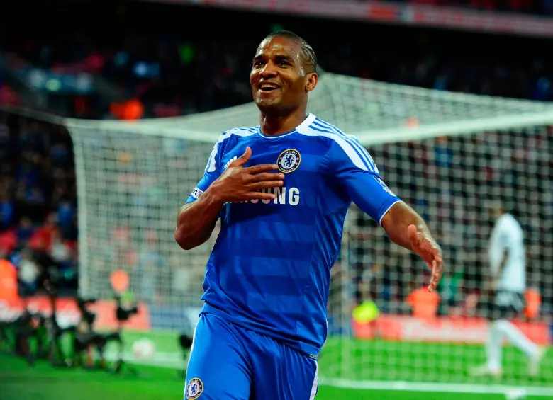 Florent Malouda con la camiseta del Chelsea. FOTOS: Getty y redes sociales