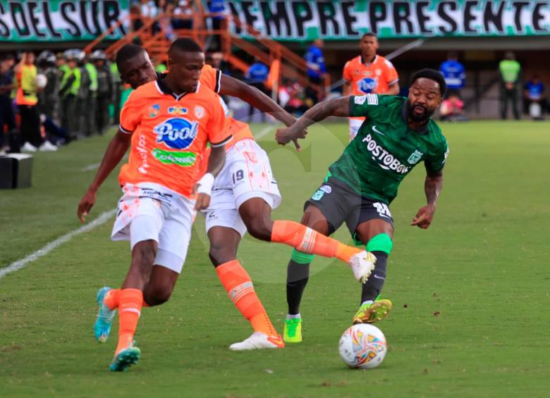 Desde las 4:00 de la tarde se disputa el duelo entre Envigado y Nacional, en el Polideportivo Sur. FOTO MANUEL SALDARRIAGA