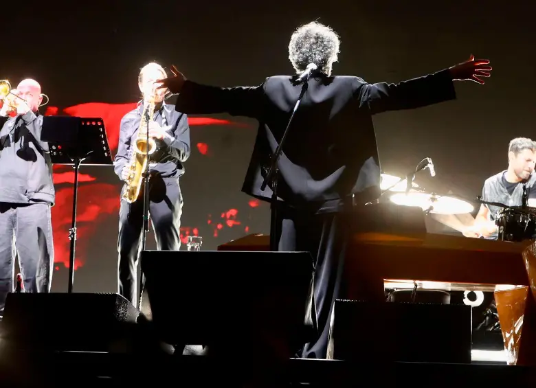 Todo un director de orquesta es Fito Páez. FOTO Manuel Saldarriaga