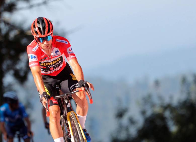Primoz Roglic, campeón Olímpico de la contrarreloj individual ganó la última etapa de la Vuelta a España y consolidó su tercera corona consecutiva. FOTO EFE 