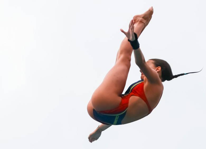 La clavadista Lila Rose Gokiert, de Canadá, se quedó con la medalla de oro en la prueba de plataforma 16-18 años, que se disputó en la mañana de este miércoles en el Complejo Acuático. FOTO manuel saldarriaga