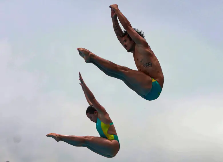 Sebastián Morales ganó, junto a Daniela Zapata, la medalla de oro en trampolín 3 metros mixtos en nacional de clavados. FOTO: MANUEL SALDARRIAGA
