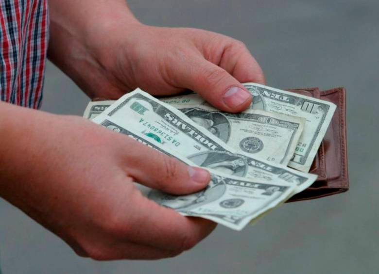 El dólar en las casas de cambio ya se puede encontrar por encima de los $4.500. FOTO Colprensa.