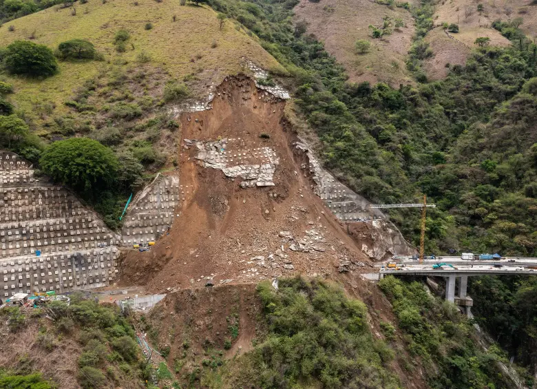 Hace seis años Pacífico 1 sufrió un derrumbe en La Sinifaná cuya responsabilidad no fue imputada al contratista. La solución vale más de $700.000 millones y aún está en lista de espera. FOTO Camilo Suárez