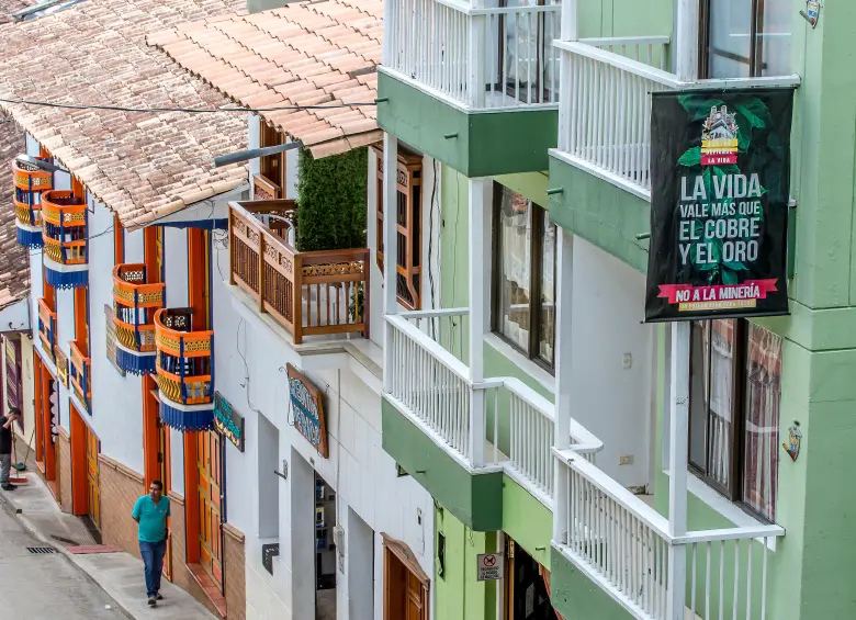 El debate por la minería en Jericó lleva más de 15 años. En algunas casas muestran carteles en contra del proyecto. FOTO JUAN ANTONIO SÁNCHEZ