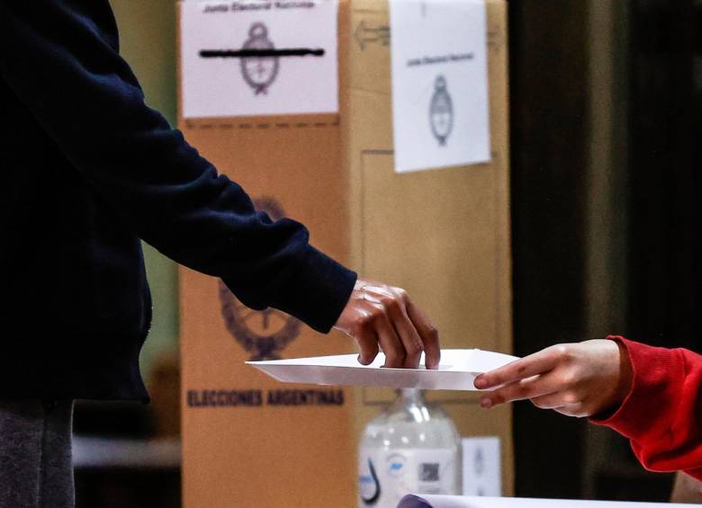 Un total de 34 millones de personas estaban habilitadas para votar, aunque la participación llegó a algo más del 67%. Foto: EFE.