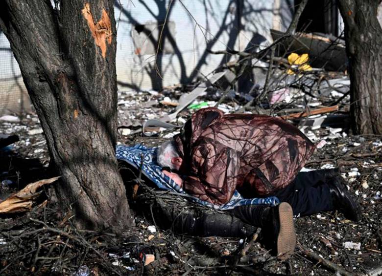 El continente se prepara para recibir al menos a 100.000 refugiados desde Ucrania. Las personas están llegando a Polonia y Rumania para pedir ayuda de la Unión Europea. FOTO AFP