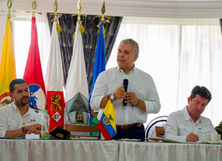 En el consejo de seguridad de Carepa, Antioquia, el presidente Iván Duque recordó que durante su gobierno han sido capturados más de 2.800 integrantes del Clan del Golfo, incluyendo 110 cabecillas, a quienes les han incautado 60 toneladas de cocaína. FOTO cortesía presidencia