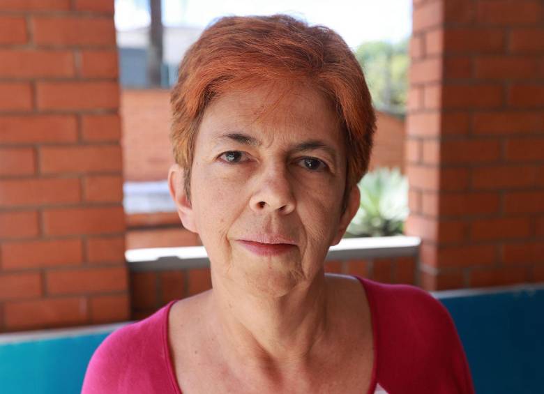 Diva González, administradora de esta urbanización, implementó el sistema de compuertas para evitar que se inunden cada que se desborda la quebrada La Presidenta. FOTO: MANUEL SALDARRIAGA