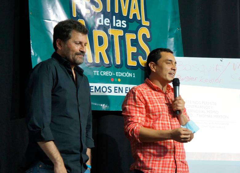 Imagen del conversatorio de 2022 entre Dany Hoyos y el actor Julio César Herrera. Este jueves el invitado es Alberto Linero. FOTO Cortesía