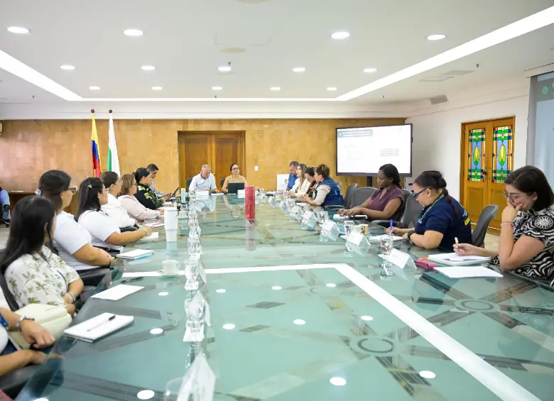 Esta fue la reunión de la MesaExtraordinaria de Erradicación de las Violencias contra las Mujeres, liderada por las secretarías de las Mujeres y Seguridad, Justicia y Paz. FOTO: Cortesía Gobernación de Antioquia