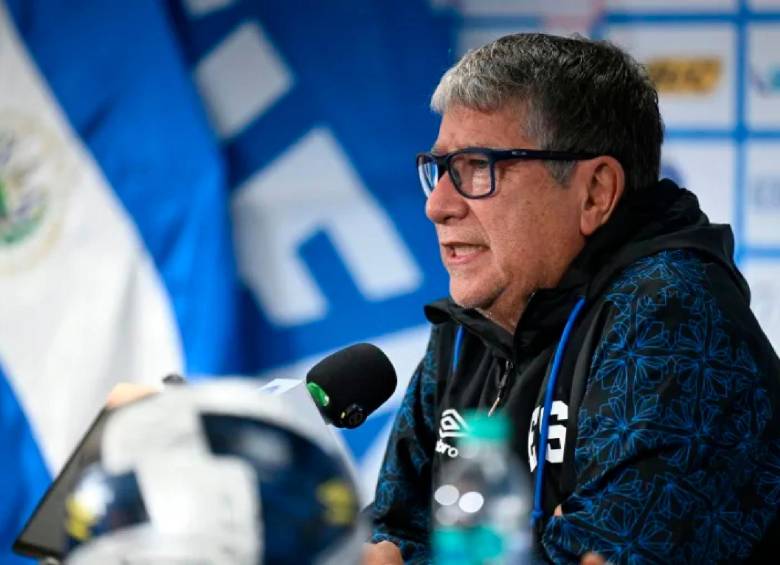 Hernán Darío Gómez, de 69 años de edad, seguirá aportando sus conocimientos al combinado de El Salvador, al que llegó en febrero de 2025 FOTO AFP