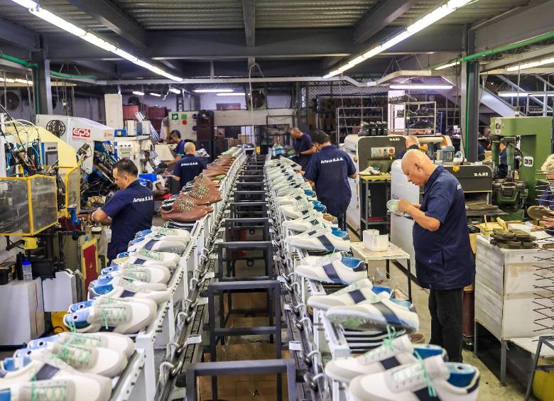 El año pasado Bosi vendió 900.000 pares de zapatos, línea de negocio que representa el 55% de los ingresos. FOTO Camilo Suárez