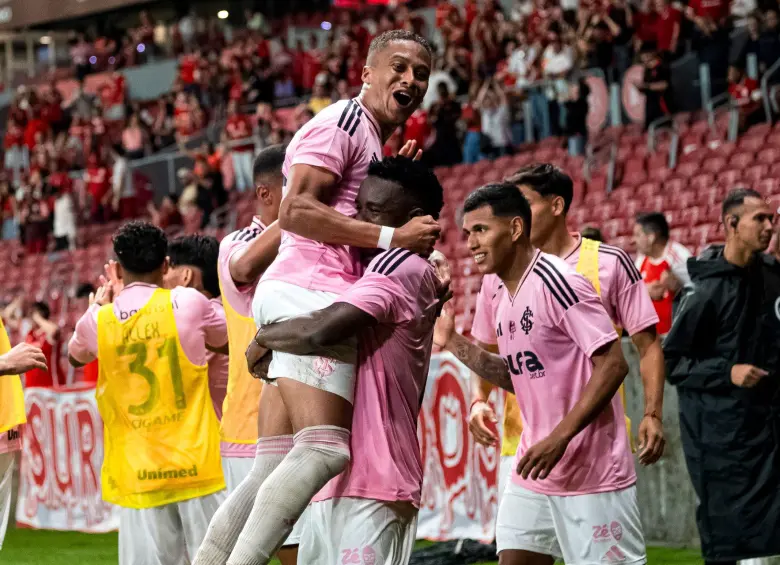 Inter de Porto Alegre sacó a la venta una camiseta rosa edición especial en el mes de octubre. FOTO: Getty Images