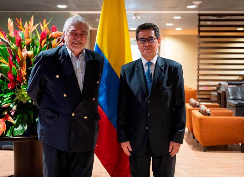 El expresidente de Paraguay, Fernando Lugo, ya llegó a la ciudad de Bogotá. FOTO CANCILLERÍA DE COLOMBIA