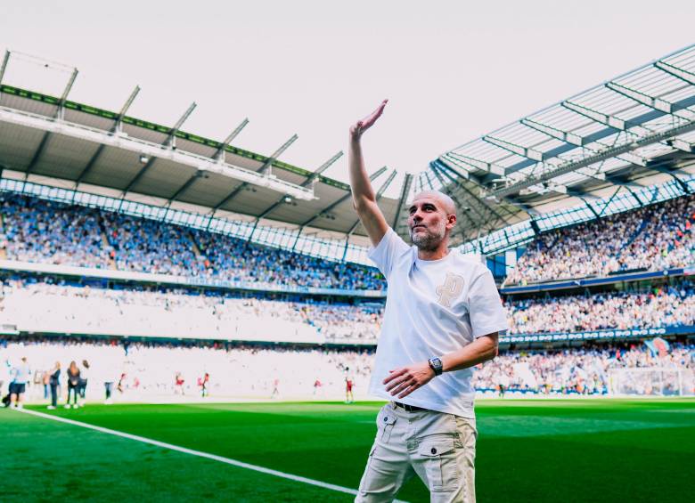 Pep Guardiola en su despedida de Manchester City en el Etihad Stadium. FOTO: X MANCITY