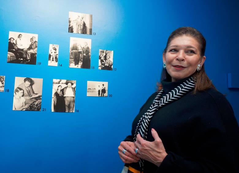La exposición fotográfica sobre la vida y obra de los artistas Frida Kahlo y Diego Rivera se inauguró el 15 de diciembre de 2022 en La Paz (Bolivia). Foto: EFE.