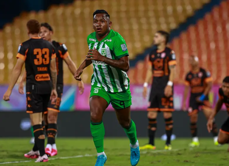 No es la primera vez que Nacional juega a puerta cerrada; ya le ha tocado, como en este partido con Envigado. FOTO MANUEL SALDARRIAGA