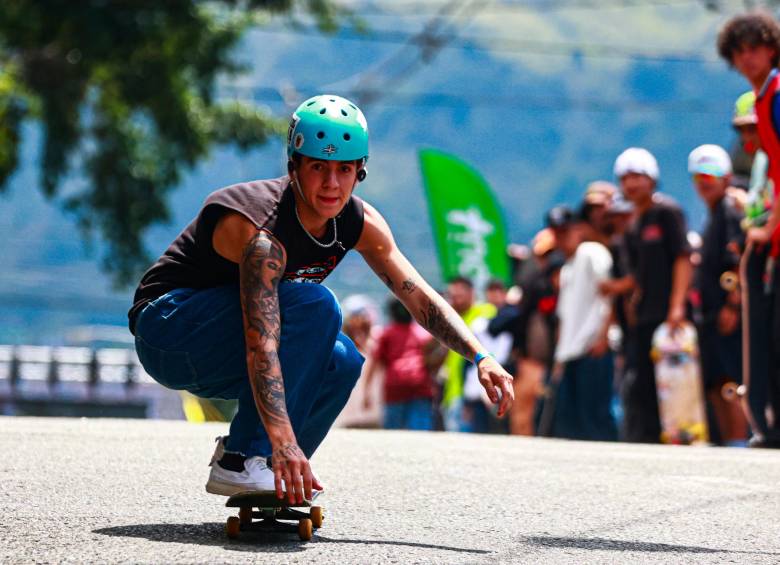 Más de 100 skaters de distintas regiones del país se dieron cita en este tradicional encuentro que, dos veces al año, transforma las empinadas calles de la zona en verdaderas pistas de competencia. Foto: Manuel Saldarriaga Quintero.