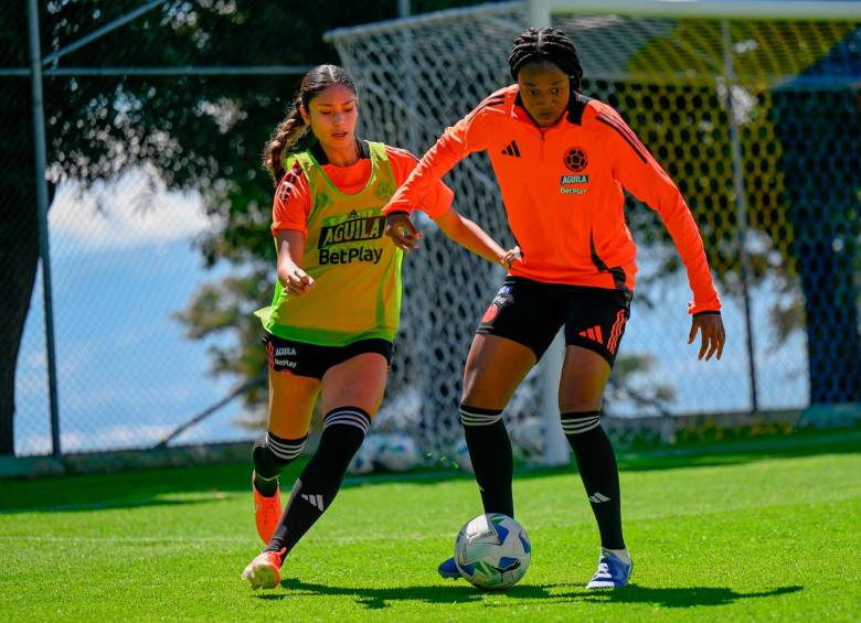La joven delantera Valerín Loboa, de tan solo 18 años y quien milita en el Deportivo Cali, ha sido la gran revelación de Colombia en la Copa América. FOTO cortesía fcf 