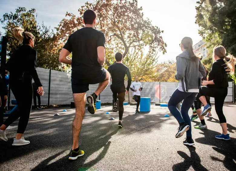 Caminar unos minutos más al día es una de las sencillas actividades con beneficios significativos, según uno de los estudios. Foto Agencia Sinc