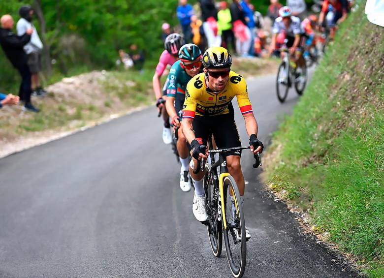 El ciclista esloveno Primoz Roglic, que compite para el equipo Jumbo-Visma, es uno de los favoritos para ganar el Giro de Italia. FOTO GETTY 