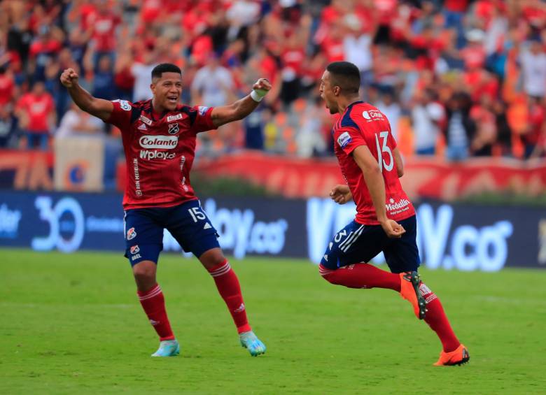 El volante Jaime Alvarado, habitual capitán del Medellín, es uno de los futbolistas que recibió amarilla contra Junior en Barranquilla. FOTO: JAIME PÉREZ
