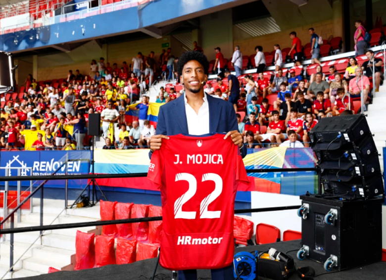 Johan Mojica ha jugado en ocho clubes en toda su carrera, este será el sexto español. FOTO TWITTER @Osasuna