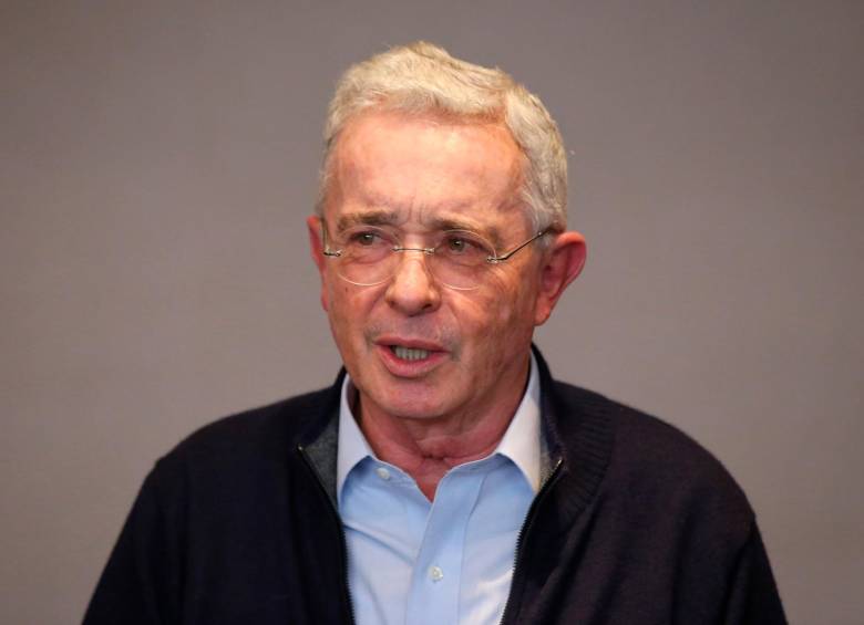 Álvaro Uribe aseguró que el Centro Democrático se ha mostrado con carácter cuando lo sacuden escándalos similares a los de Nicolás Petro. FOTO ARCHIVO