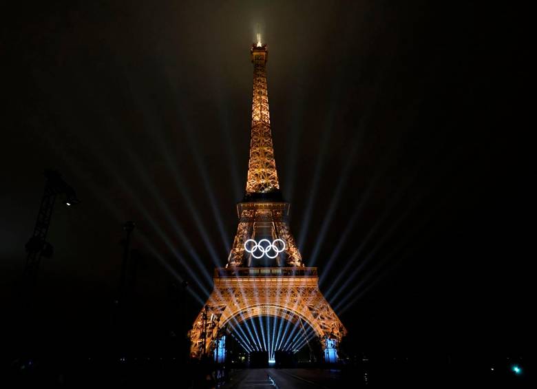 Los anillos quedarán temporalmente en la Torre Eiffel hasta el 2028, según confirmó la alcaldesa de París, Anne Hidalgo. FOTO: GETTY