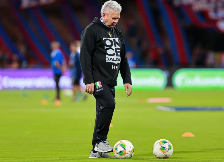 El entrenador antioqueño Hernán Darío Herrera ha tenido un buen rendimiento al frente de Once Caldas. Los de Manizales son el único equipo colombiano que sigue en competencia internacional en 2025. FOTO: MANUEL SALDARRIAGA