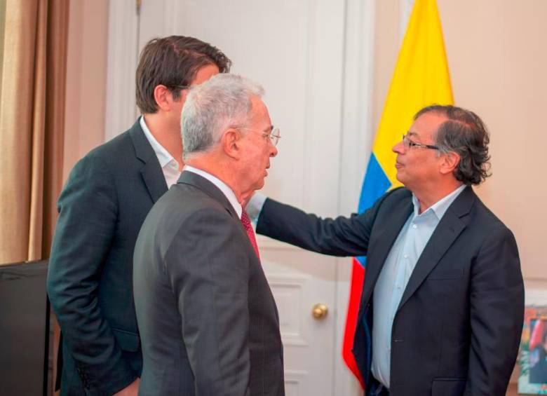 Imagen de referencia de uno de los encuentros del expresidente Álvaro Uribe y del presidente Gustavo Petro. FOTO: COLPRENSA