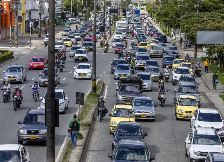 Los conductores podrán circular libremente por la autopista Sur, aunque tengan pico y placa, luego de que se levantara definitivamente la medida. Inicialmente la decisión iba a tener una vigencia de dos meses. FOTO: JUAN ANTONIO SÁNCHEZ